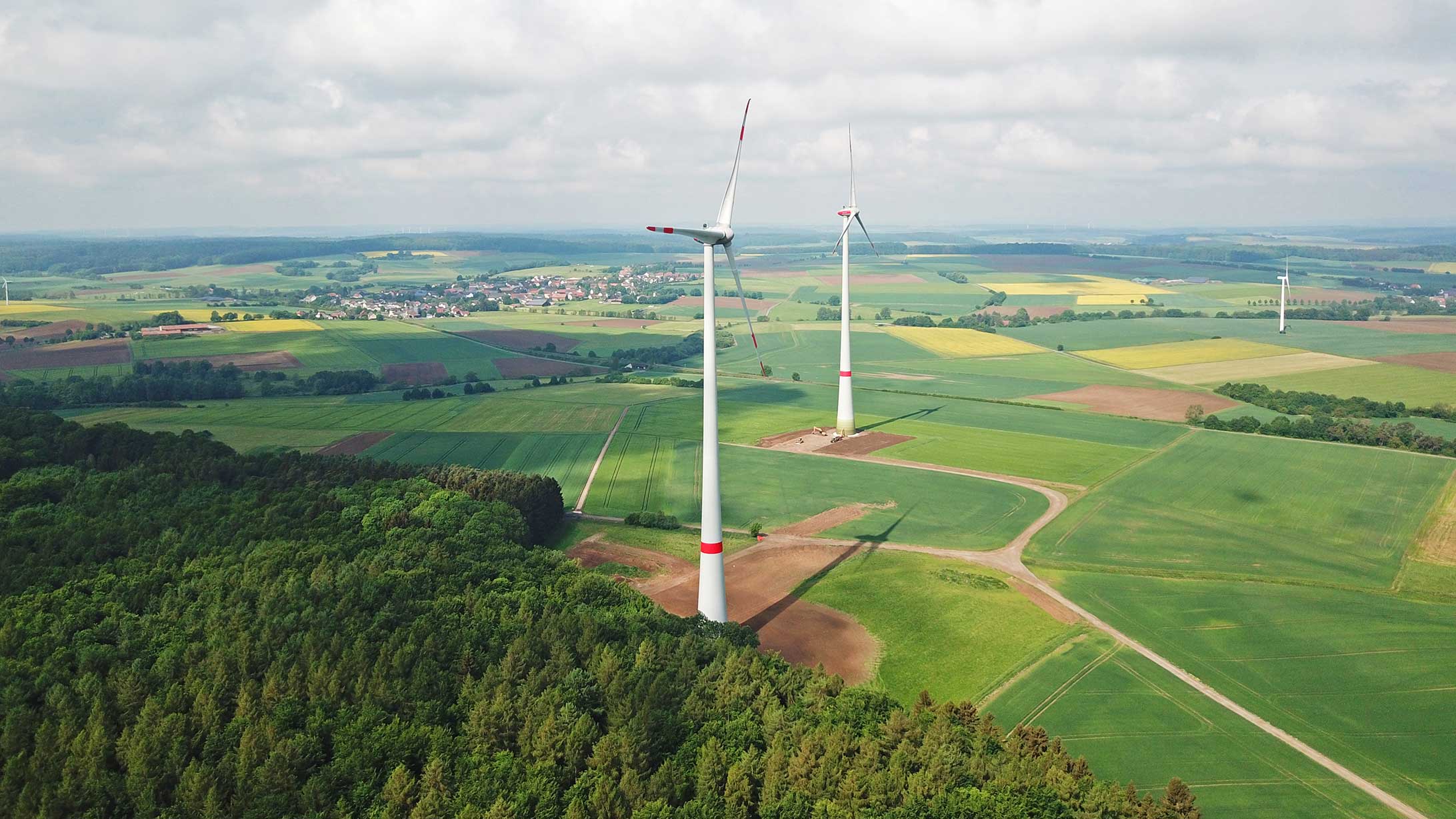 Ein Windkraftwerk für erneuerbare Energie in Deutschland