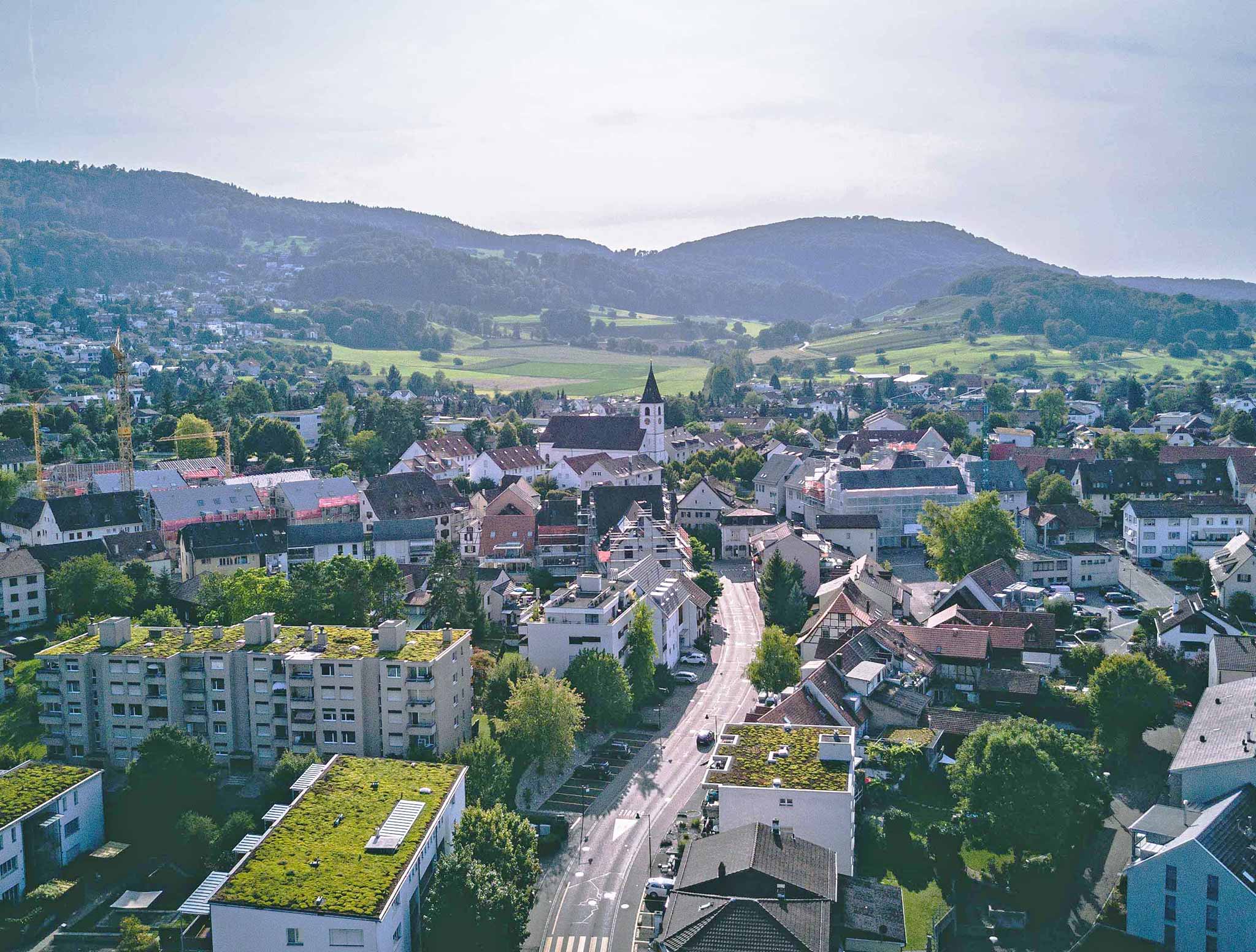 Luftaufnahme von Aesch BL, Etappenort der Tour de Suisse 2022