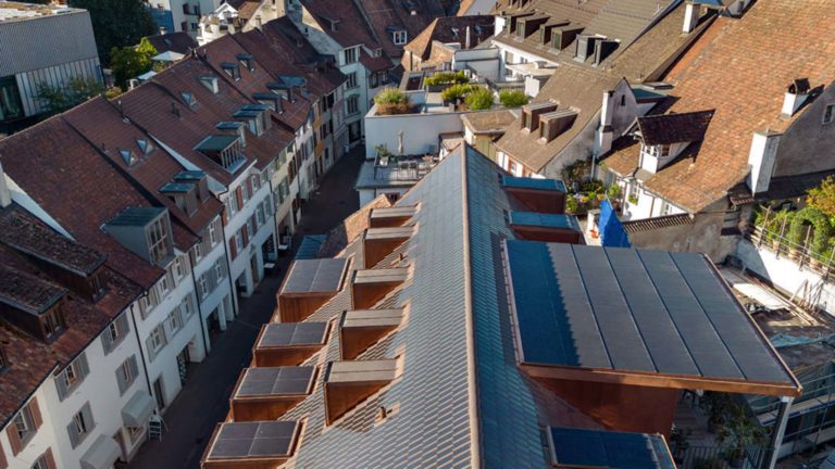 Solarpannels auf dem Dach der Überbauung Stabhof in Liestal